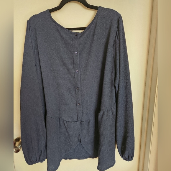 Lularoe Vivian teal blouse, 2xl NWT. - Picture 2 of 3